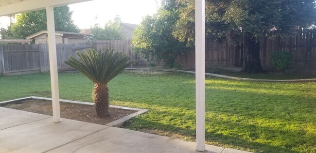 Building Photo - 6401 Caracas Ct