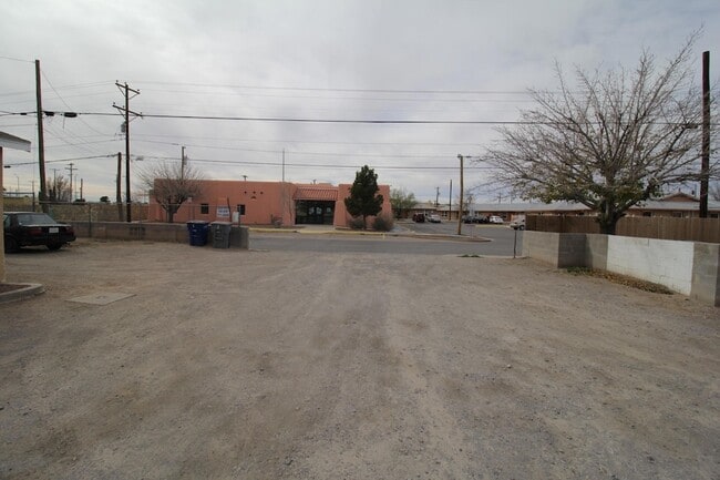 Building Photo - 8907 Old County Dr