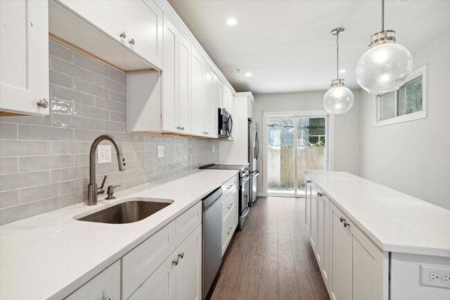 Building Photo - 1826 W Montgomery Ave