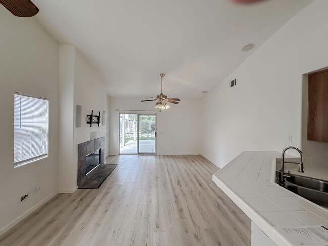 Building Photo - Single family home in Menifee!