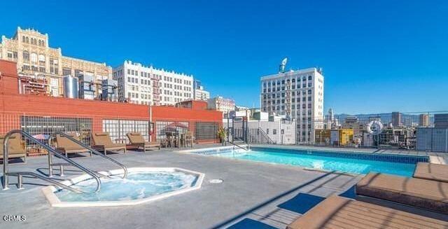 Building Photo - 746 S Los Angeles St
