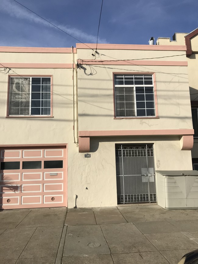 Building Photo - 1335 46th Ave