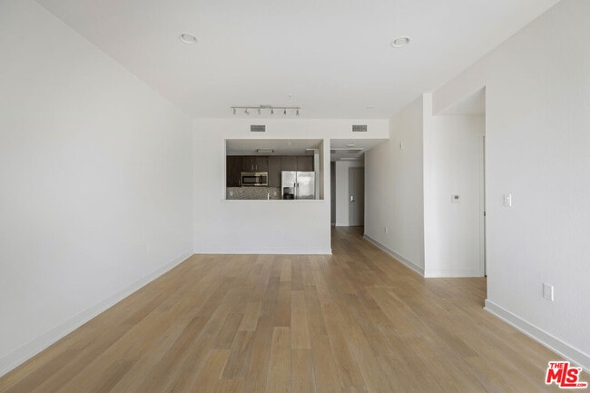 Building Photo - 436 S Virgil Ave