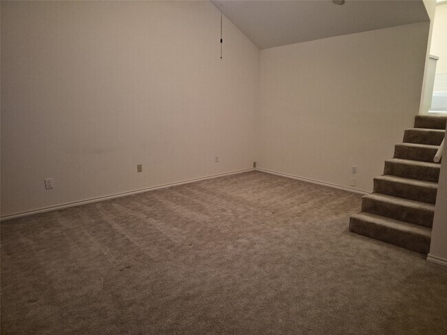 Building Photo - 330 Holiday Ln