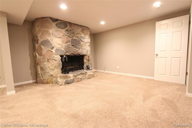 Building Photo - 40053 Crosswinds Rd