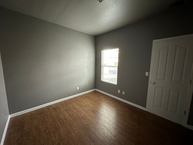 Building Photo - 3295 Rivermont St