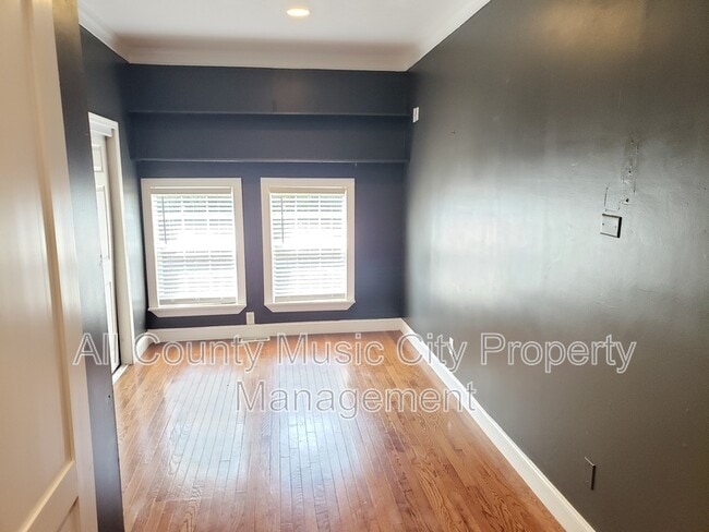 Building Photo - 425 Chamberlain Park Ln