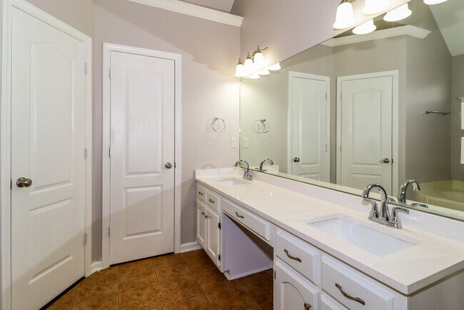 Building Photo - 11591 Millwind Dr