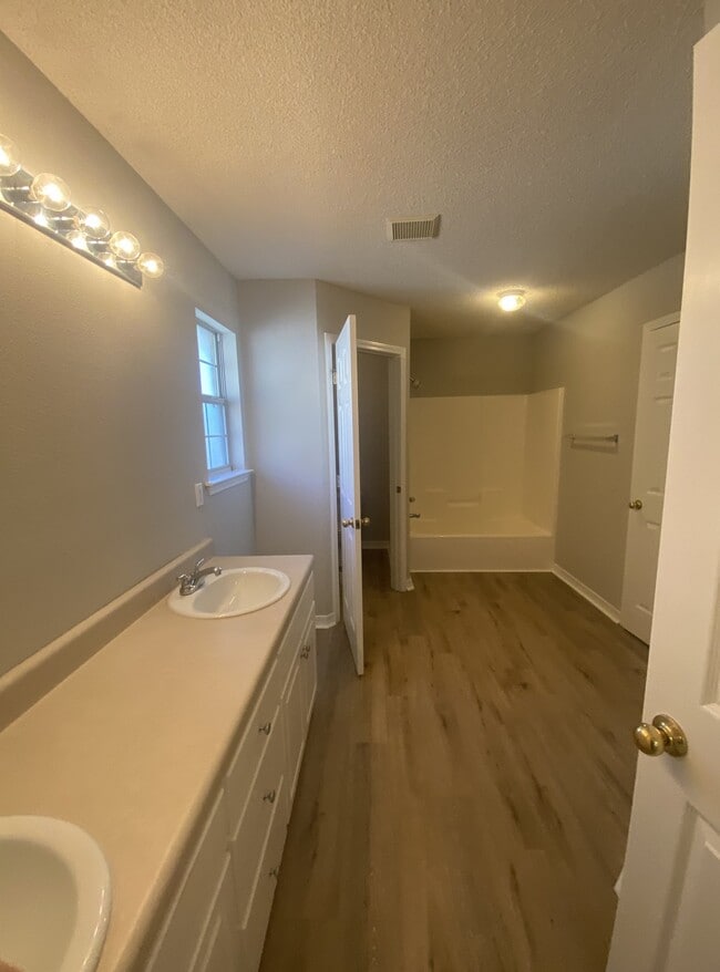 Building Photo - 9676 Parker Lake Cir