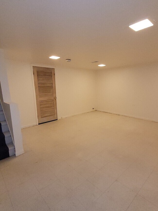 Building Photo - 4643 Church St