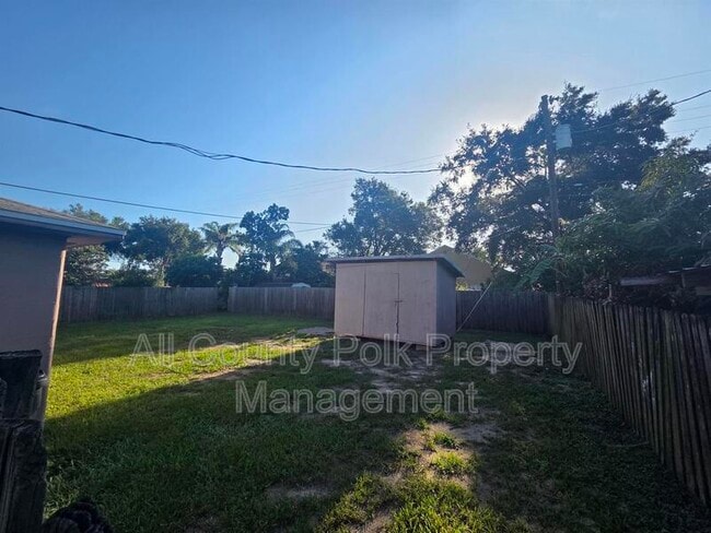 Building Photo - 4344 Hedge Dr E