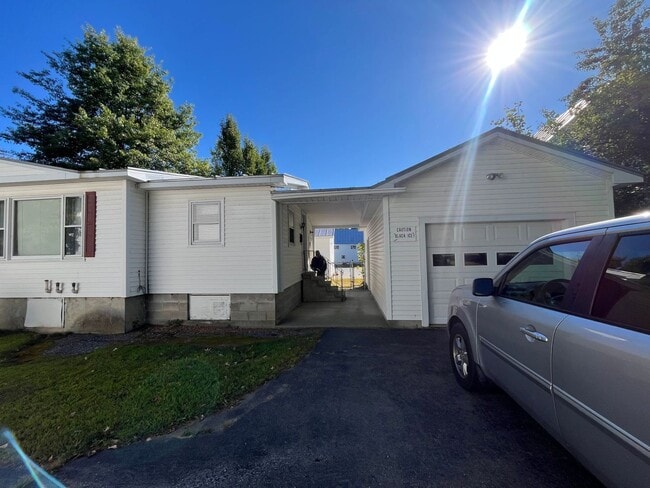 Building Photo - Four Bedroom Single Family House for Rent ...
