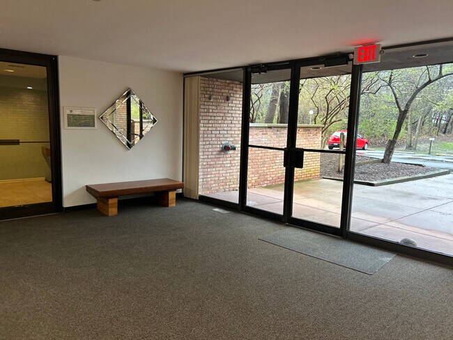 Building Photo - 5500 Hillcrest Ln