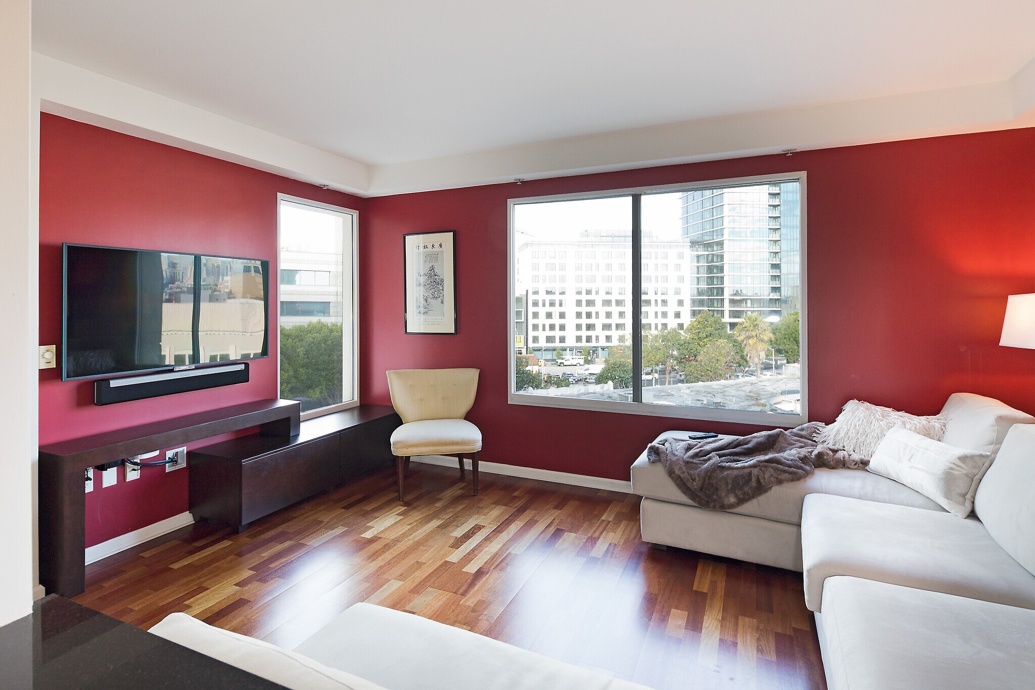 Building Photo - 140 S Van Ness Ave