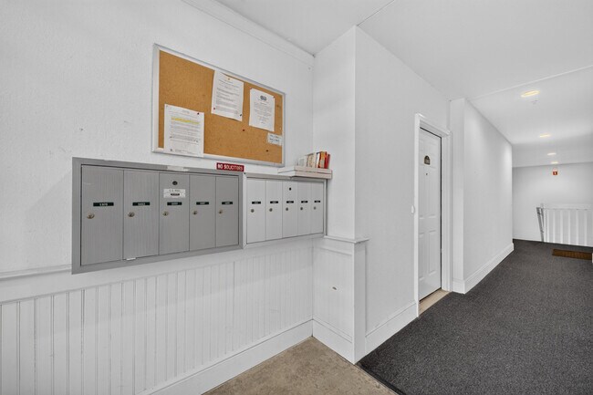 Building Photo - 1105 Joyce Ln