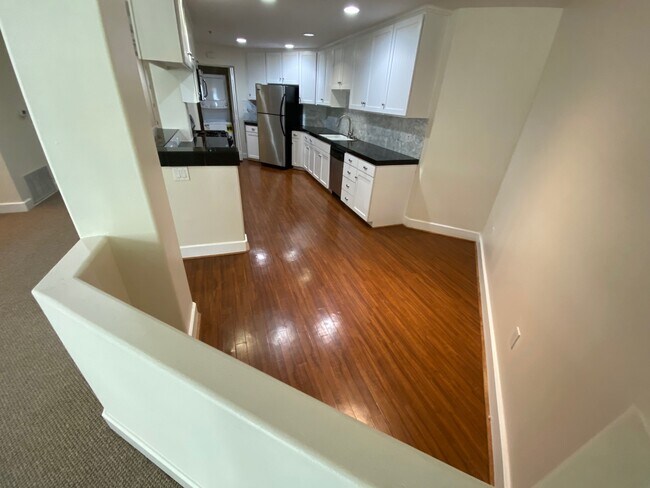 Building Photo - 11611 Montana Avenue, Unit 205