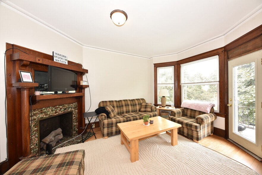 Living View 2 - 2853 N Murray Ave