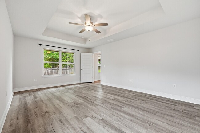 Building Photo - 5810 Crestlake Dr