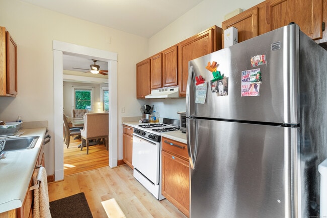 Building Photo - 253 W Elm St