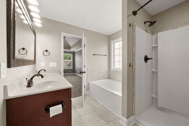 Building Photo - Coming Soon - Large home in the Heart of F...