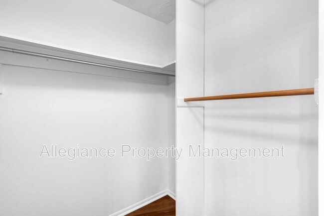 Building Photo - 5904 Mt Eagle Dr