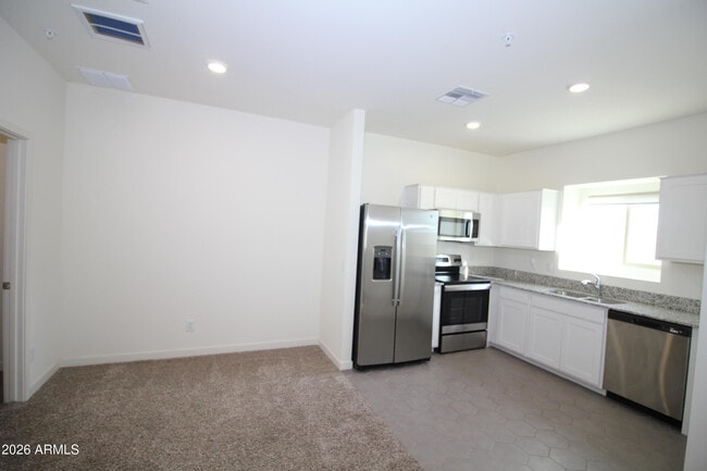 Building Photo - 2215 W Harmont Dr