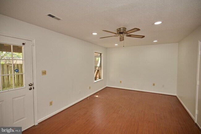 Building Photo - 46760 Hobblebush Terrace