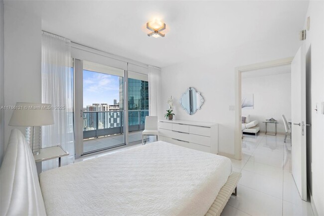 Building Photo - 200 Biscayne Blvd Way