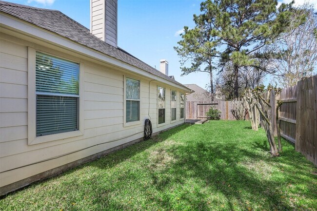 Building Photo - 3715 Crescent Dr