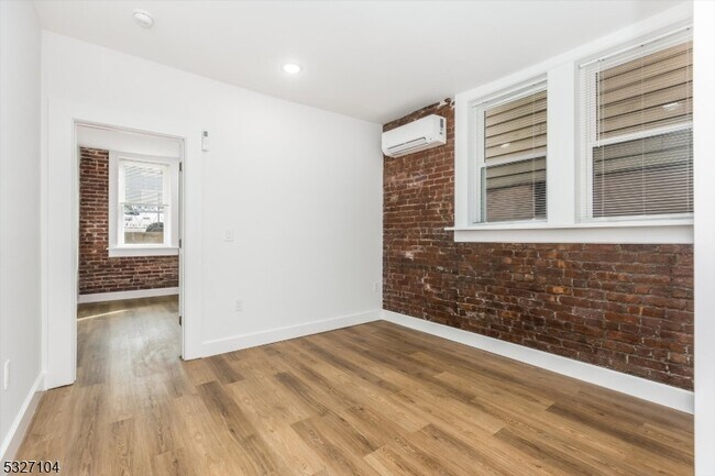 Building Photo - 200 Forest St