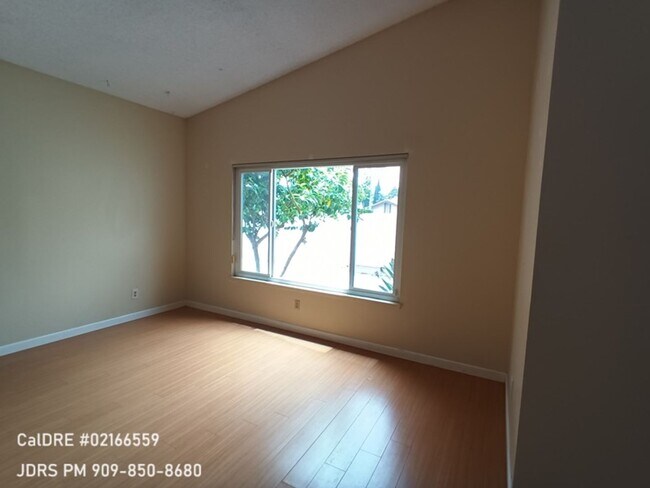 Building Photo - Walnut 3 Bedroom Home