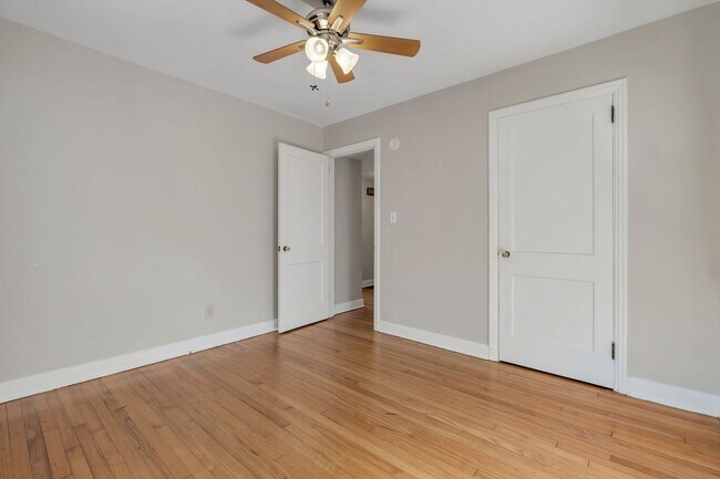 Building Photo - Charming Midtown Apartment