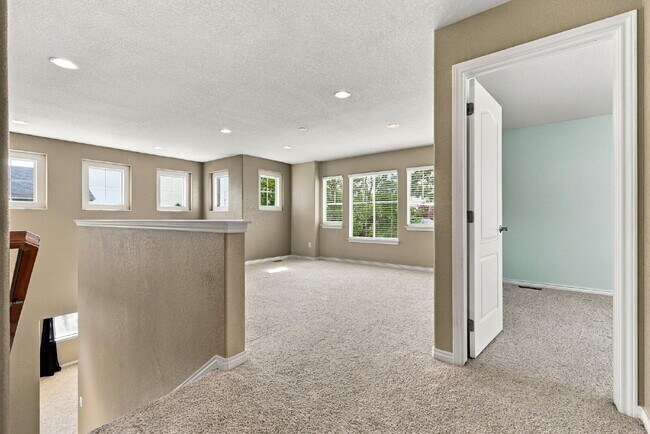 Building Photo - 3-Bedroom Home + Separate Office & Loft | 3-Car Garage