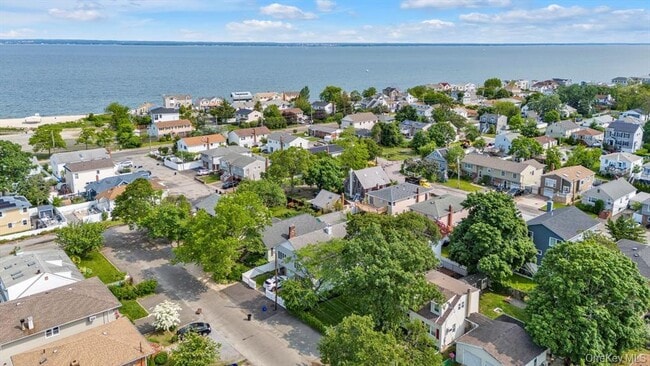 Building Photo - 13 7th St