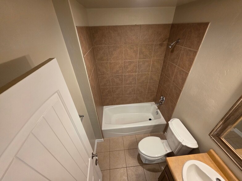 Building Photo - 308 N Mulberry St