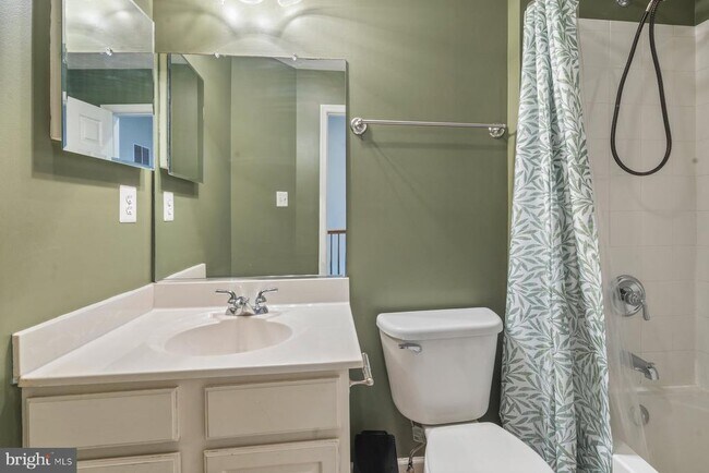 Building Photo - 711 Wineberry Way