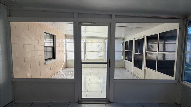 Building Photo - 126 N Observatory Dr