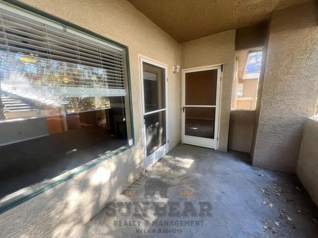 Building Photo - 2 Bedroom at the Reosrt at Tanamera - Reno! - Garage, Pool, Pet Friendly! - Lease Pending