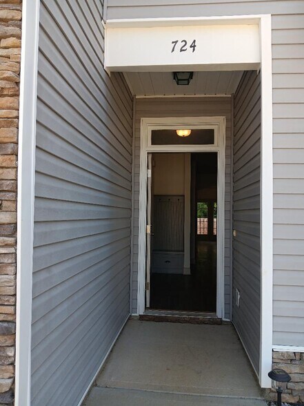 Building Photo - 724 Buddy Ct