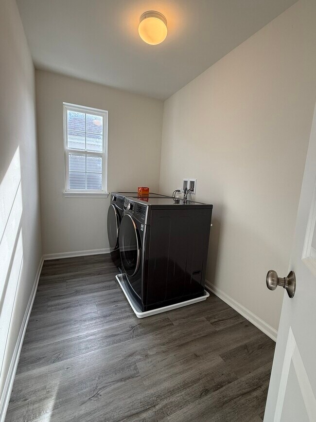 Building Photo - 4411 Monroe Ct