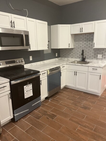 Primary Photo - 1620 7th St NW