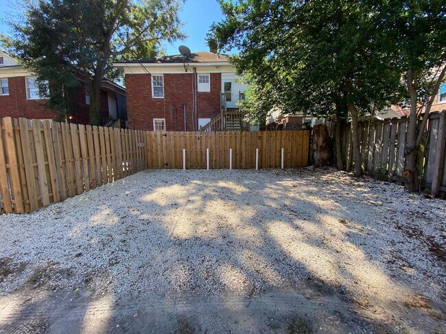 Building Photo - 542 E 49th St