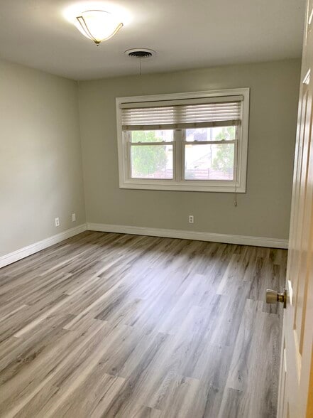 2ND BEDROOM - 3668 Kingsboro Rd NE