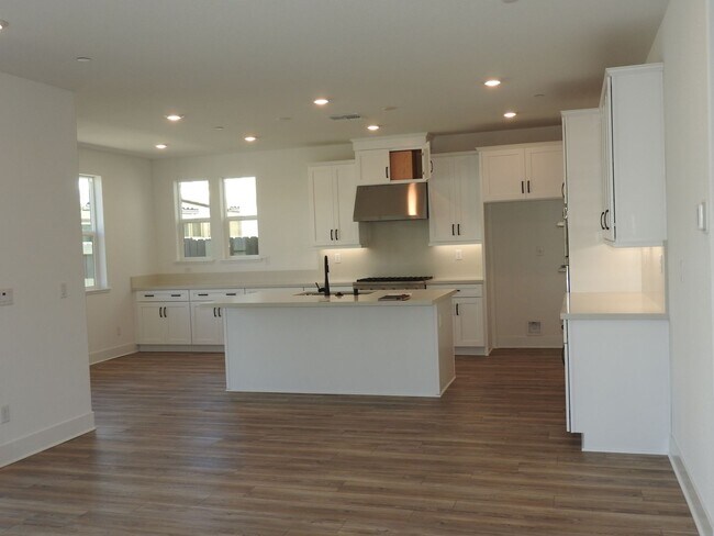 Building Photo - Beautiful Smart Home in Granite Bay  With Solar!!