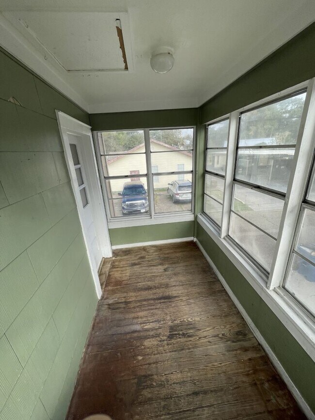 Building Photo - 609 Jefferson Blvd