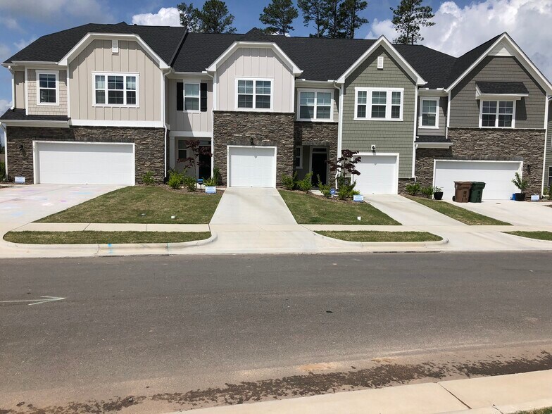 Building Photo - 705 crimson sage lane