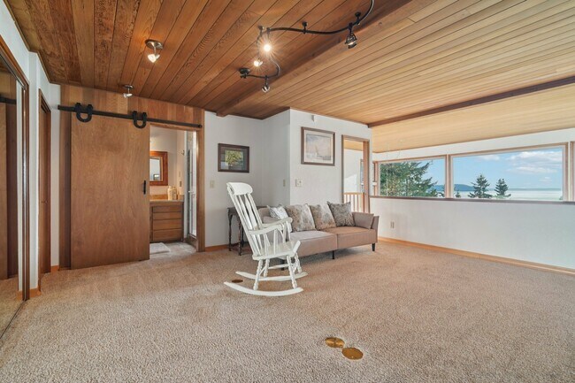 Building Photo - 5408 Sunset Ave