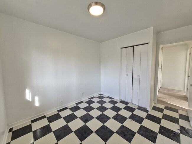 Building Photo - 5309 W Hill Dr