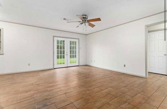 Building Photo - 245 E Smith St