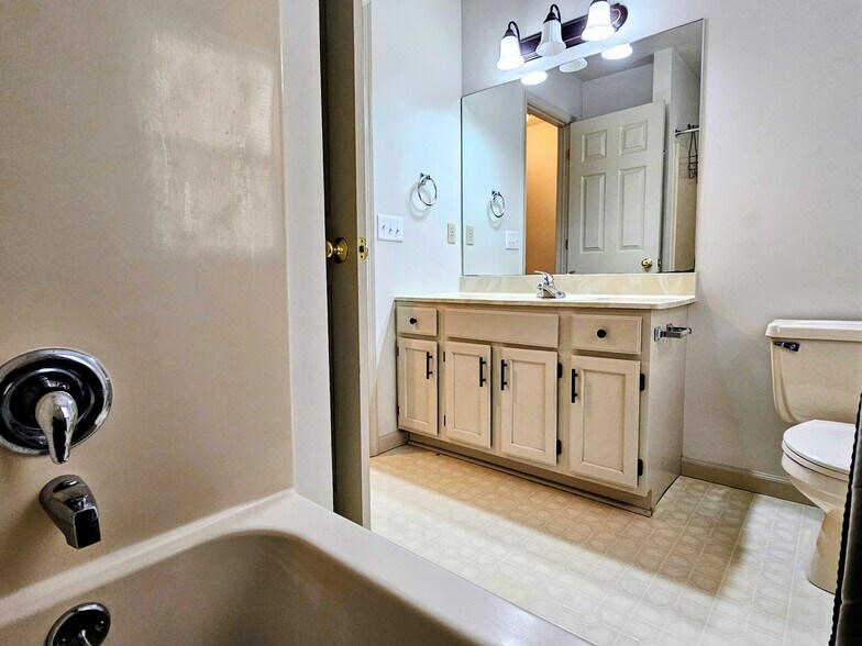 Building Photo - 66 Muddy Creek Church Rd